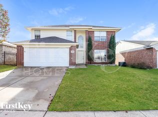 8716 Lake Meadows Ln, Hurst, TX 76053