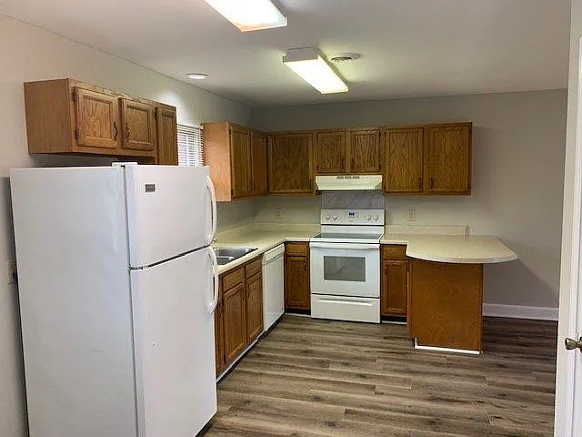 607 Main St #4 — Photo 3