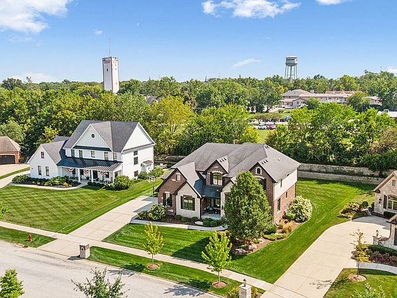 4th image of 9747 Dewey Cir