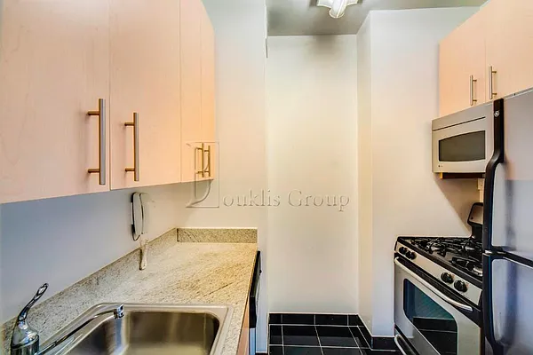 Rented by Bouklis Group | media 78