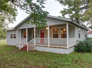 403 SE 2nd St, Smithville, TX 78957