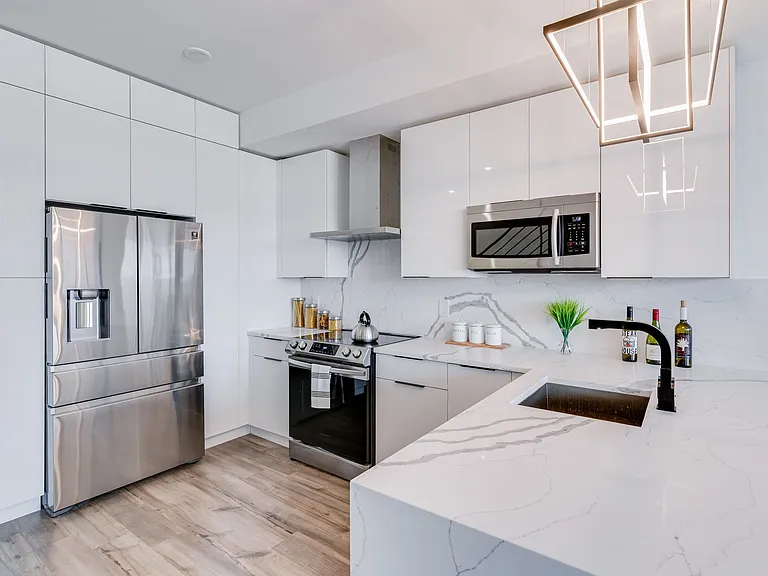 Brand New Luxury Townhouses — Photo 9