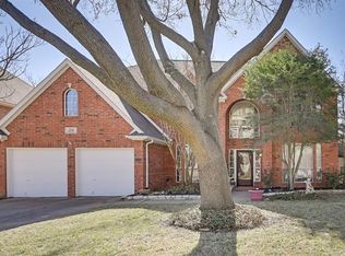 2734 Hidden Lake Dr, Grapevine, TX 76051