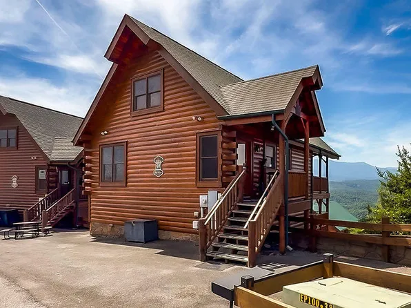 2214 Towering Hemlock Dr, Sevierville, TN 37876