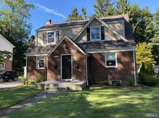 371 Gilbert St #B, Ridgewood, NJ 07450