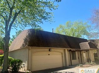 77 Gate House Ln, Edison, NJ 08820