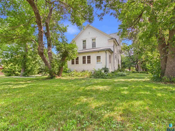 714 S Union Ave, Madison, SD 57042