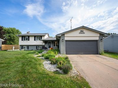 1329 Rollins St, Grand Blanc, MI, 48439