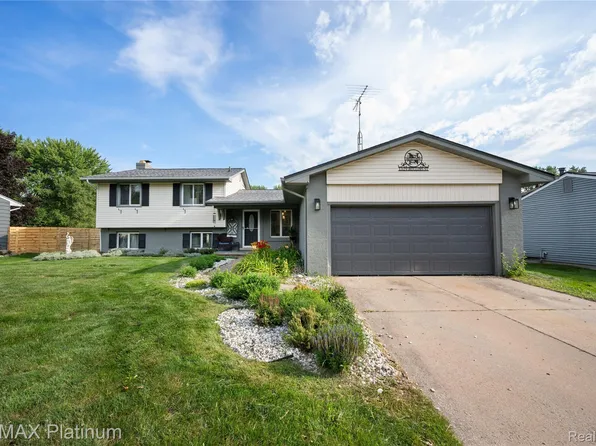 1329 Rollins St, Grand Blanc, MI 48439