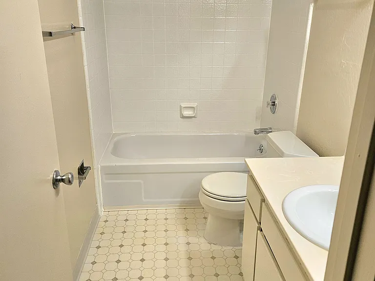 4217 McKellar Ln — Photo 6