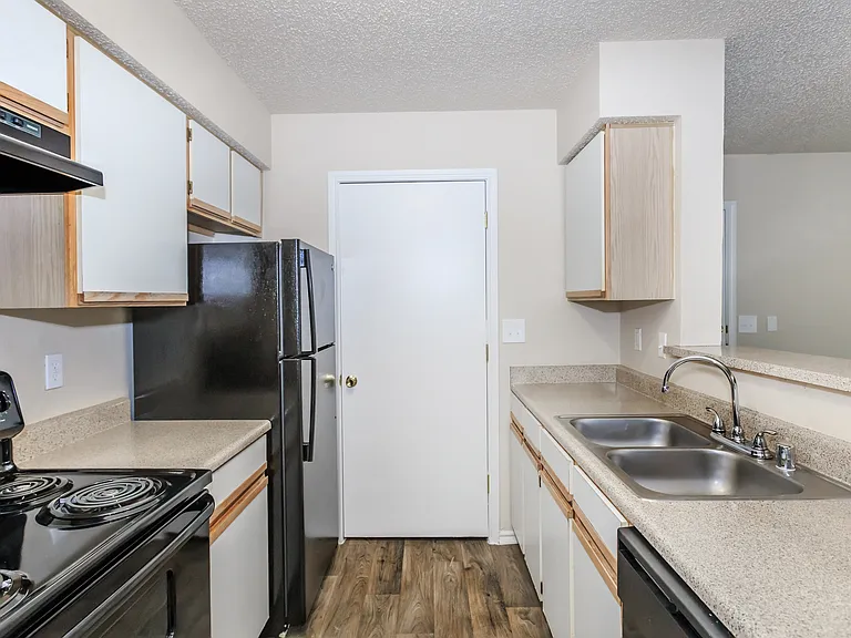 1 bedroom/1 bathroom kitchen