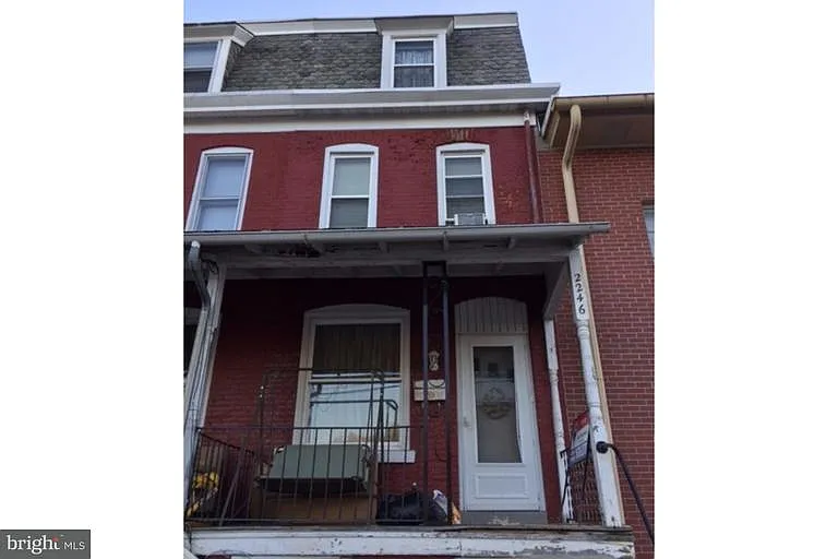 2246 Woodvale Ave photo 1
