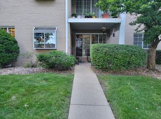 457 Valley Dr, Naperville, IL 60563