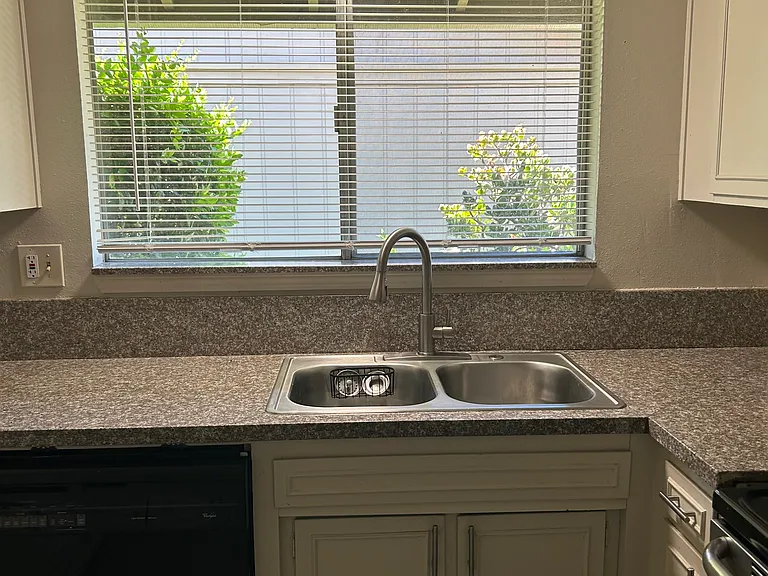 617 W Granger Ave #27 — Photo 6