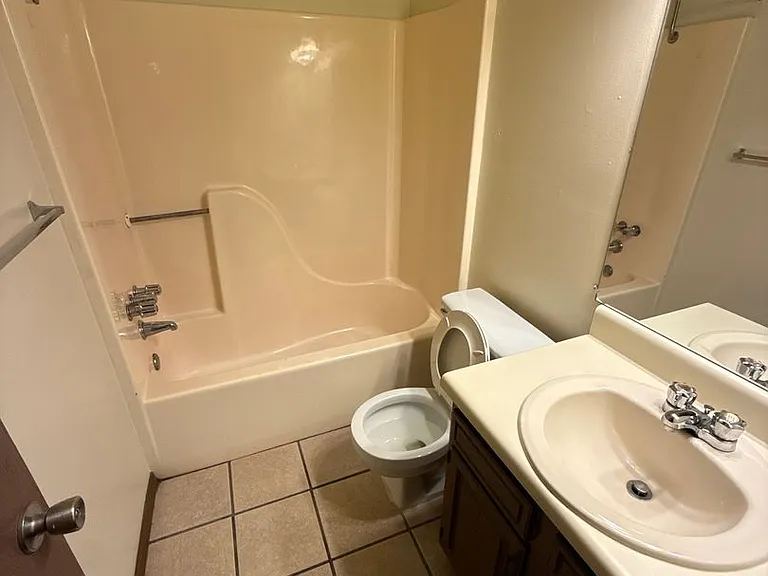 108 SE 4th St #Y1-Z-8 — Photo 8