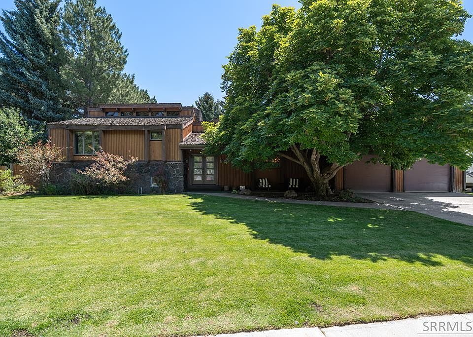 1st image of 2795 Surrey Ln
