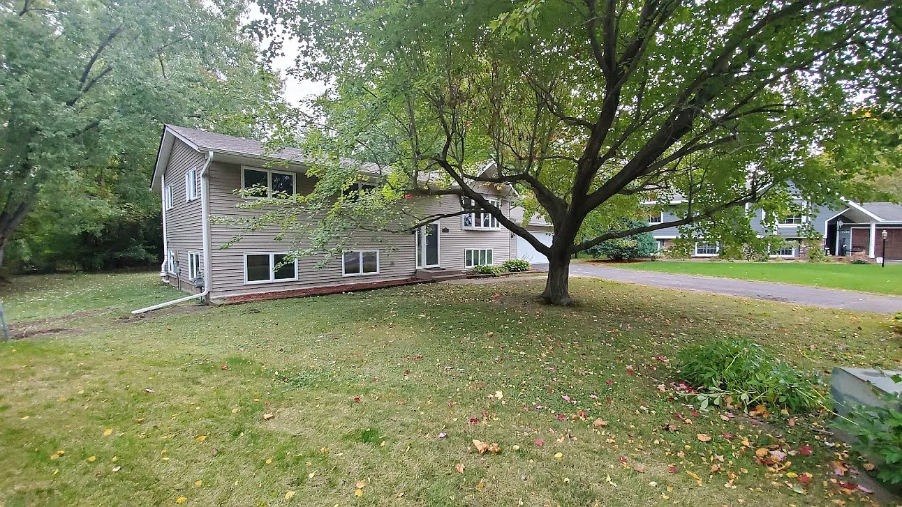 Buatiful 4BDR/2BA House for rent in Eden Prairire — Photo 1