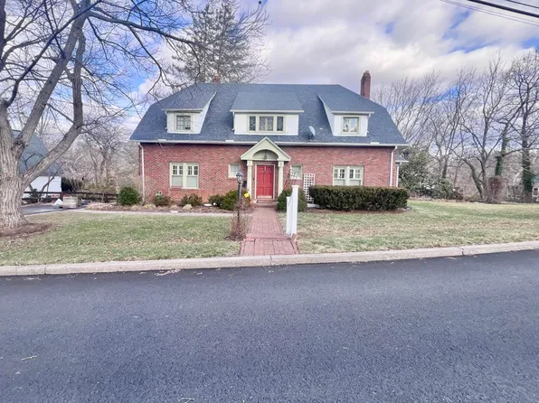 606 Stonewall St, Lexington, VA 24450