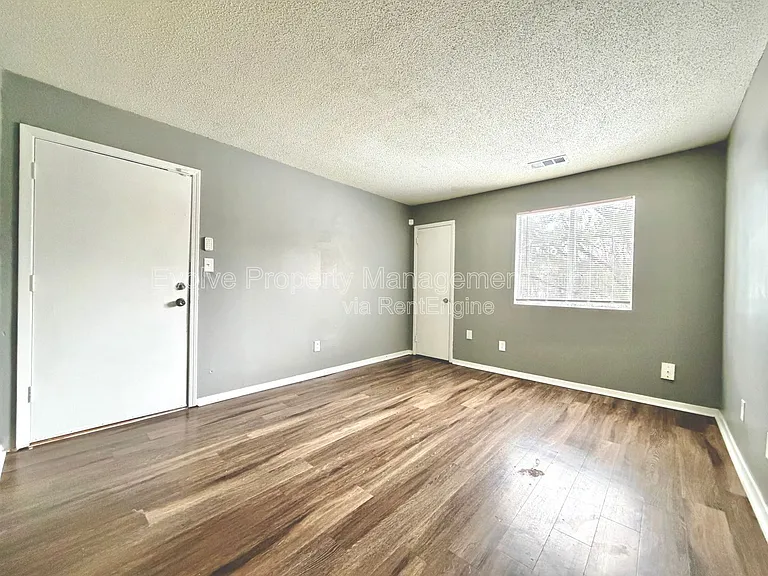 4651 Royal Ridge Dr #8 — Photo 8