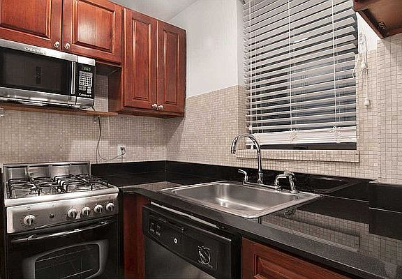 5th image of 150 W 58th St APT 5D
