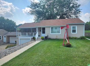 2409 Helmer St, Sioux City, IA 51103