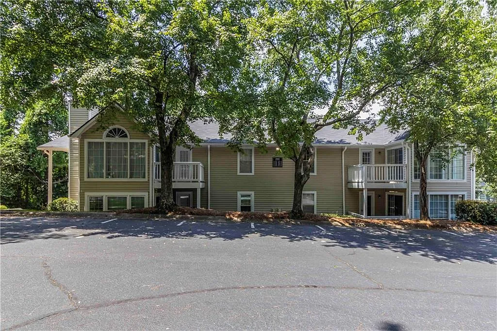 2 bed, 1.0 bath, 1097 sqft, $1,600 — Photo 2