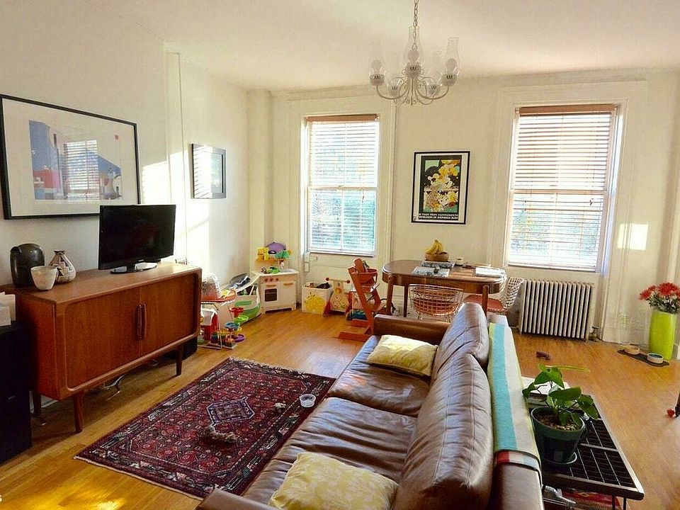 1st image of 138 Kane St #3
