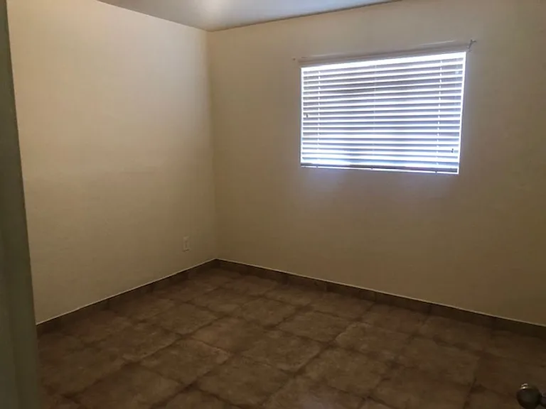 4814 E Hampton St — Photo 15