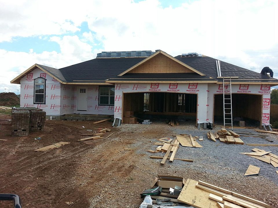 2nd image of 204 E Riverdown