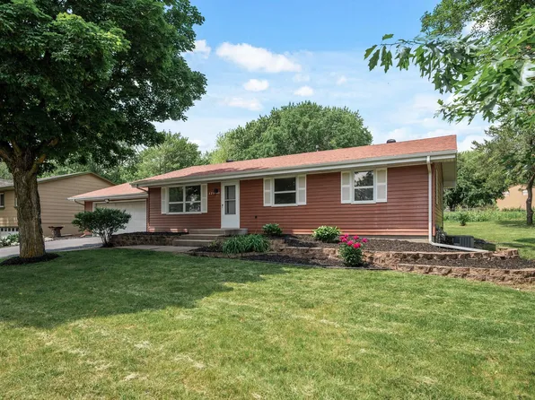 17900 Weaver Lake Dr, Maple Grove, MN 55311