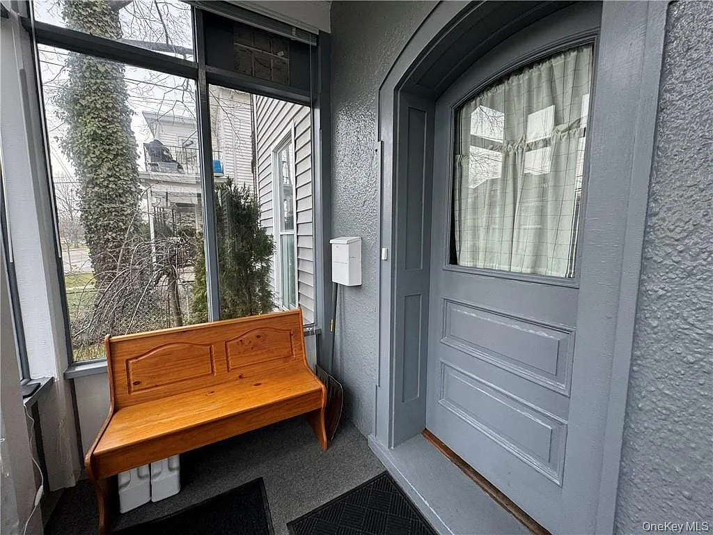 2 bed, 1.0 bath, 1000 sqft, $3,300 — Photo 2