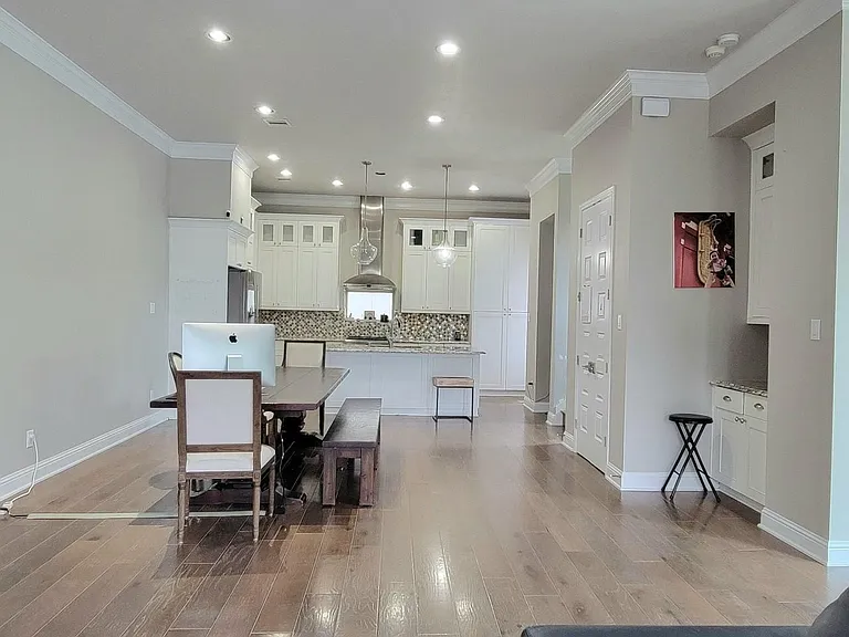 1702 Calumet St — Photo 13
