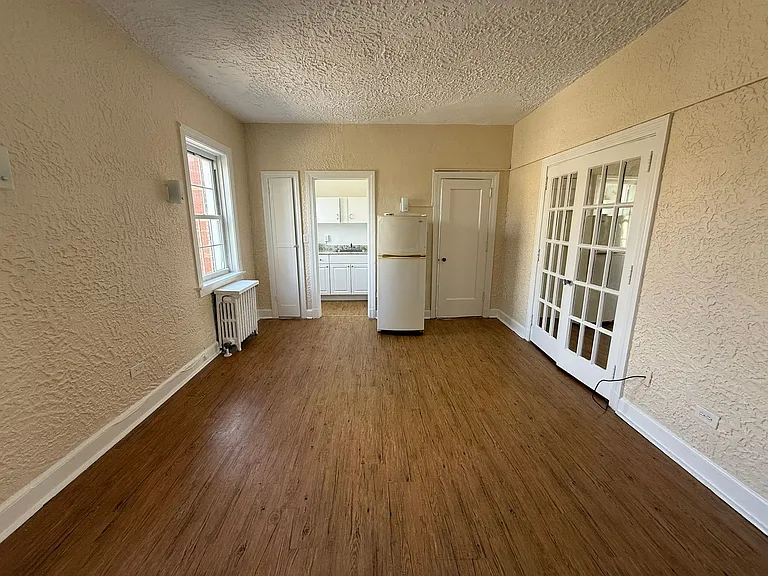 Bayard Manor Apartments — Photo 25
