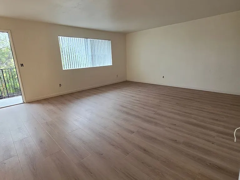 5311-5315 Santa Margarita St — Photo 2