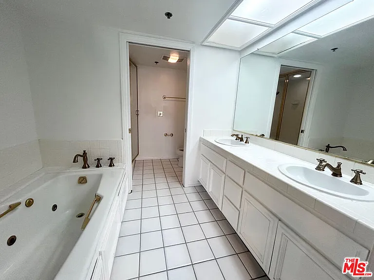 11734 Montana Ave #409 — Photo 9