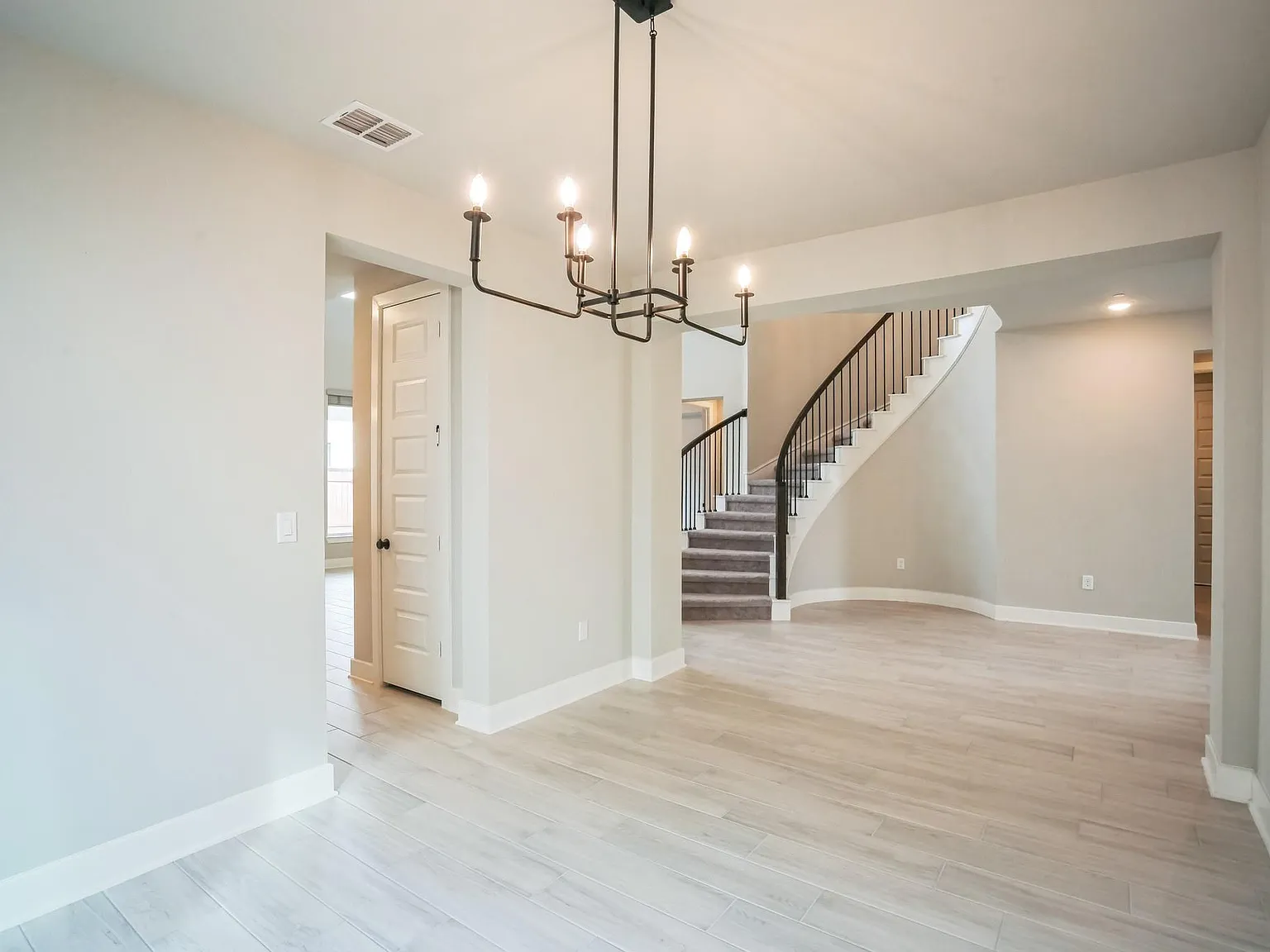 4 bed, 3.5 bath, 3241 sqft, $4,100 — Photo 4