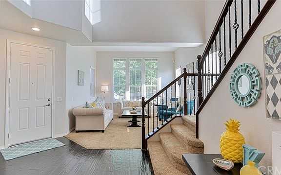 4th image of 29324 Tremont Dr