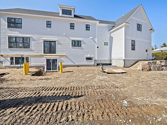 4th image of 448 York St