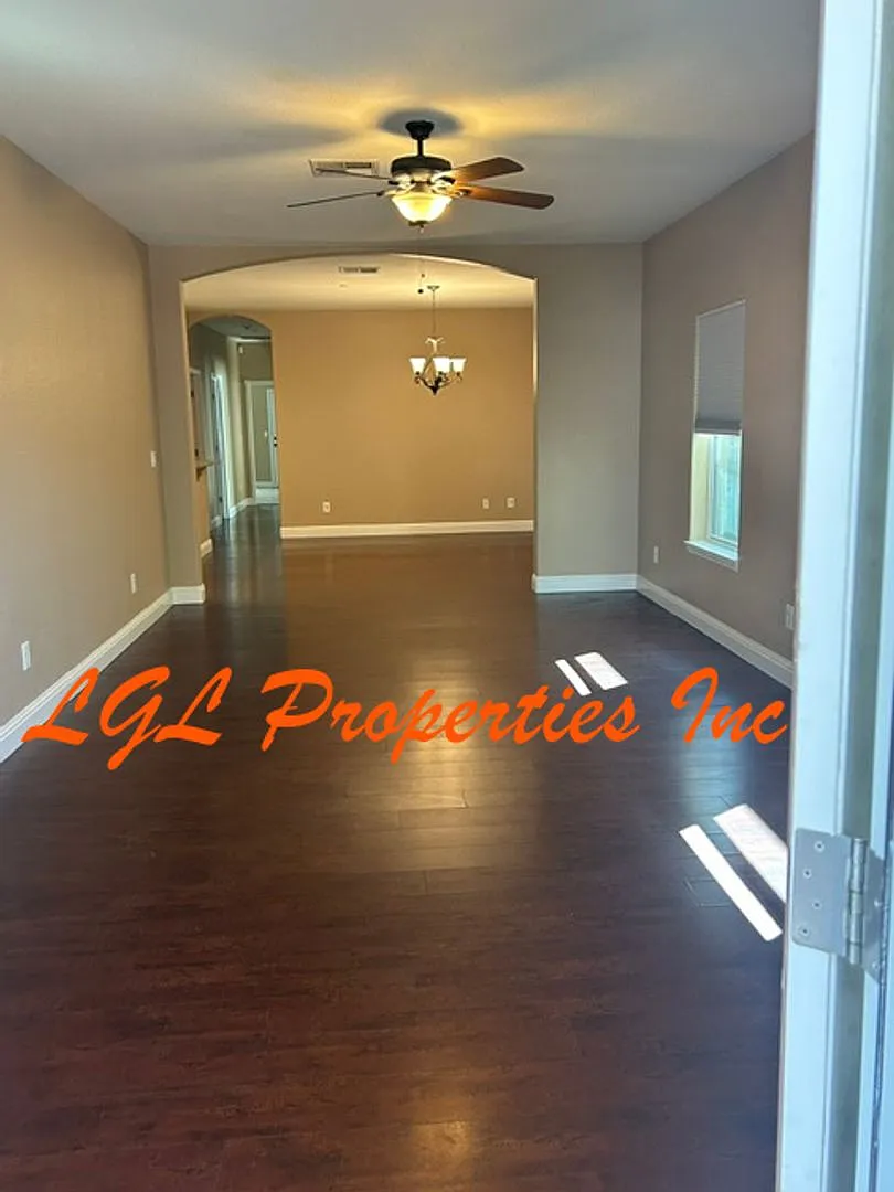 3 bed, 2.0 bath, 1445 sqft, $2,650 — Photo 4