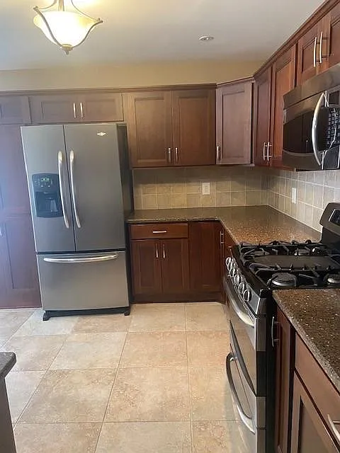 3 bed, $2,500 — Photo 2