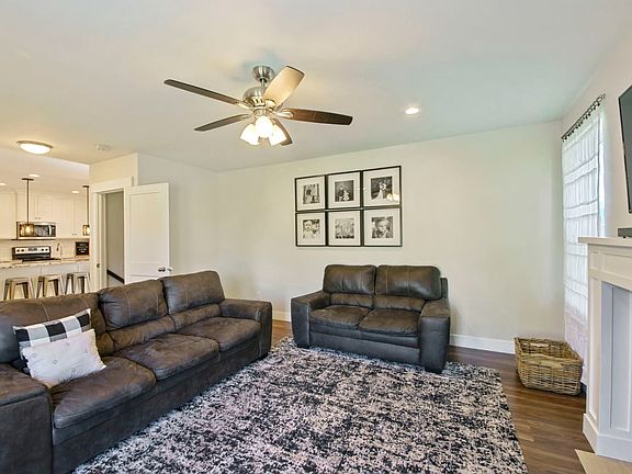 3rd image of 4092 W Hayes Cir