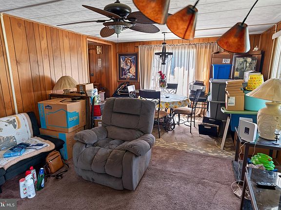 4th image of 16897 Dupont Blvd