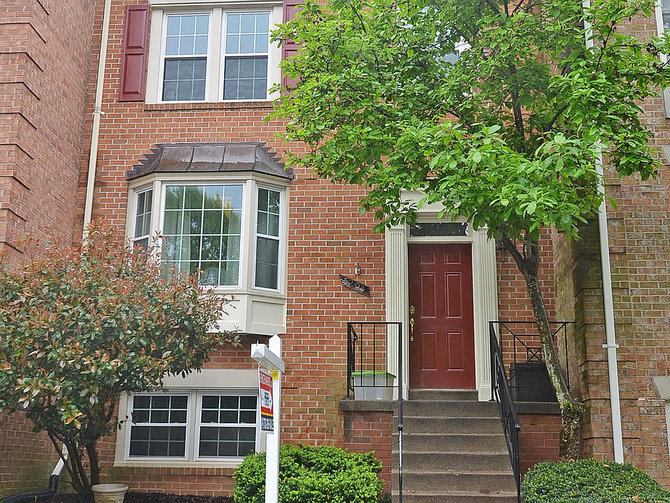 Spacious, Brick Front TH