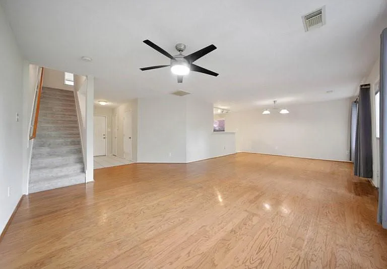 8016 Golf Green Cir — Photo 3