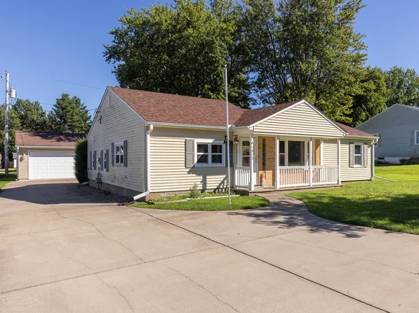 1013 12th St, Silvis, IL 61282
