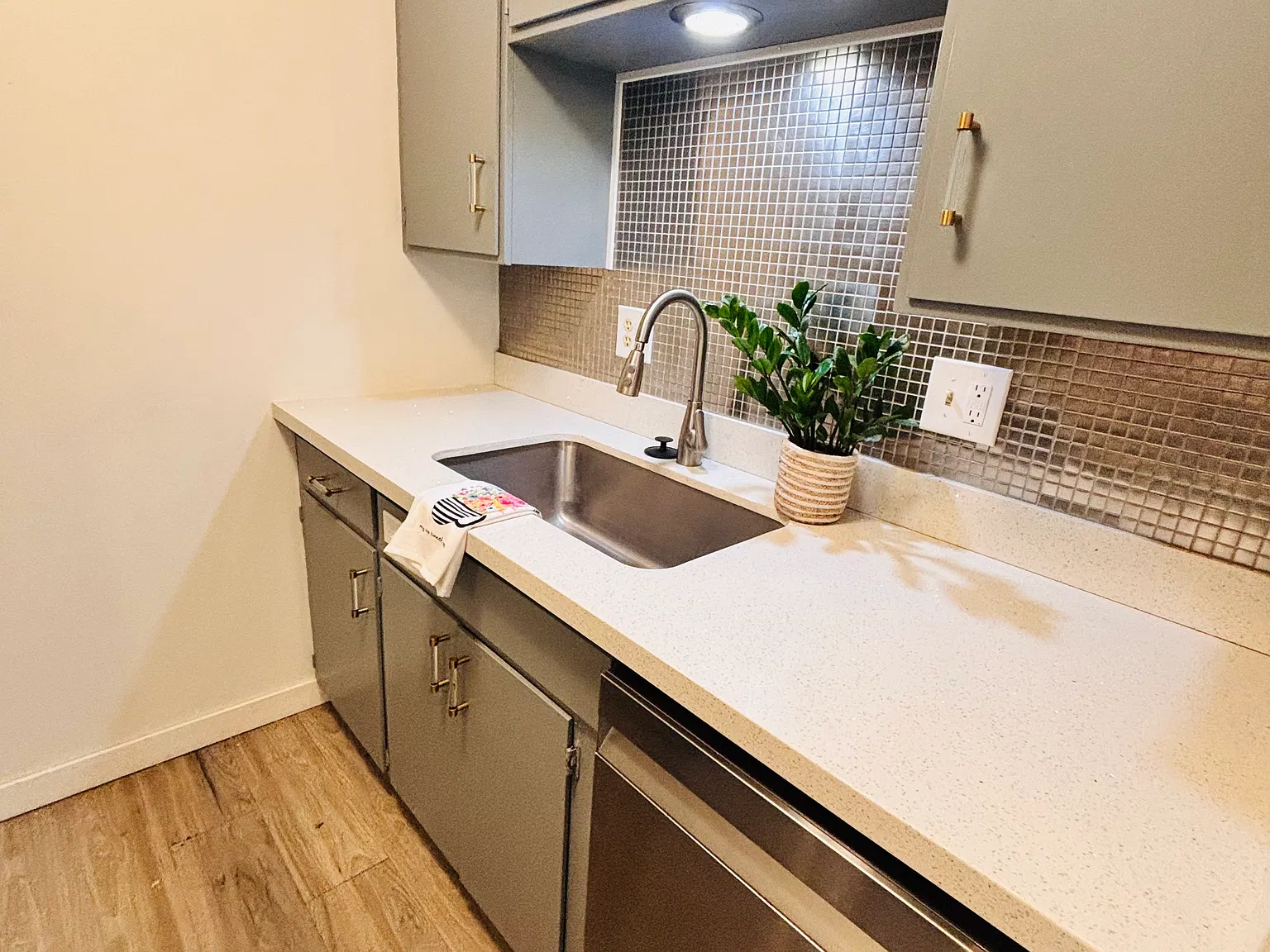 1 bed, 900 sqft, $1,400 — Photo 2