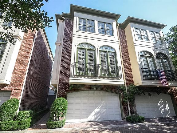 3rd image of 1323 Hyde Park Blvd