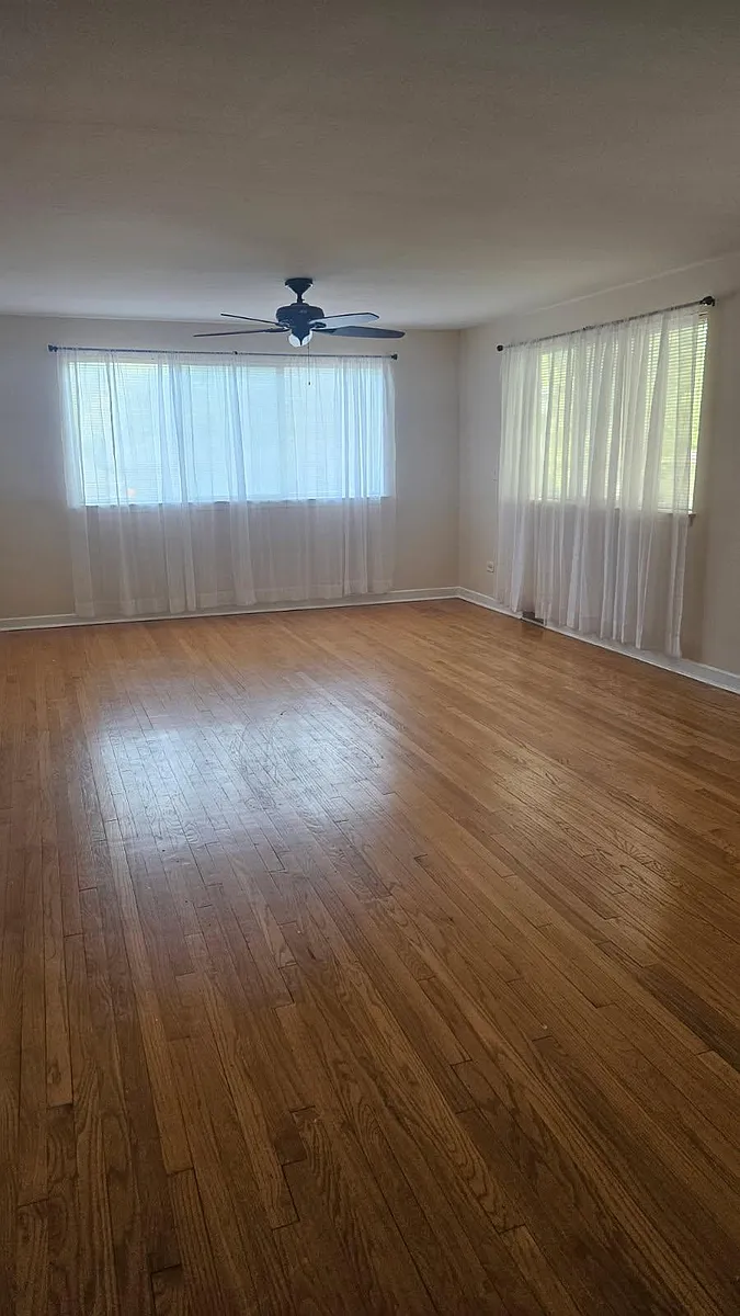 Livingroom - West - 611 Wesley Ave #1