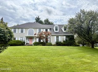 8 Wembley Ct, Delmar, NY 12054