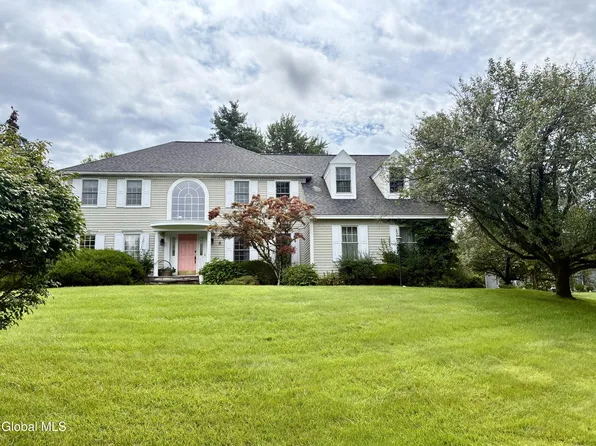 8 Wembley Court, Delmar, NY 12054